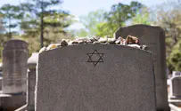 ערבים השחיתו בית עלמין והעלו לטיקטוק
