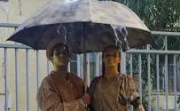 הצצה לפסטיבל הפסלים החיים ברחובות