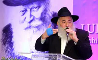 Wounded Poway rabbi gets lifelike prosthetic