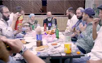 צילום: Oro Shel Adam Sponsor a Lone Soldier for Shabbat Meals and Get a Free Mezuzah