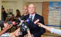 Gantz: 'I want to replace Netanyahu, not sit together with him'