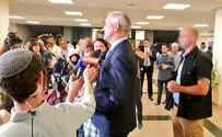 Неизвестный человек за спиной Бени Ганца