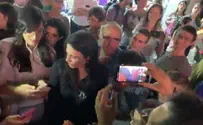 כלייזמרים וסלפי: שקד ביקרה בצפת