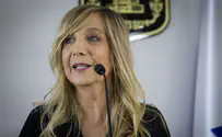 מפגינים אדישות                 