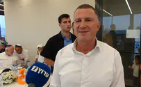 למרות הפוליטיקה - מצווה לחגוג