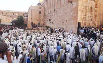 צפו: תפילת חג במערת המכפלה בחברון