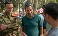 צילום: דובר צה"ל האלוף התארח ב"סוכה למחשבה"