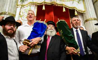 In first, Kfar Chabad to hold traditional dancing outdoors