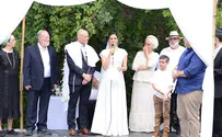אמילי עמרוסי נישאה לשייקה הולנדר