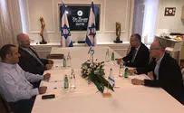 החלה פגישת הליכוד ו"כחול לבן"