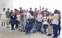 מפגש סוחט דמעות          