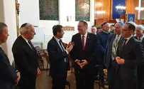 פומפאו והרצוג ביקרו בבית הכנסת בהאלה