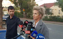 קברו אמא והניחו עליה את התינוקת שלה