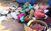 ביזיון בבית העלמין: ספרי קודש זרוקים