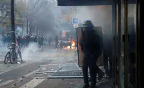 צרפת בוערת: מאות אלפים נגד מקרון