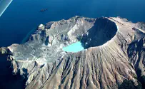 Volcano erupts off the coast of New Zealand 