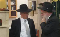 הרב נויגרשל מחזק את המשוחררים החרדים