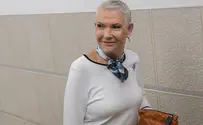 אם כל כך רע לשרה, למה היא גרה שם?