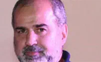 דקר למוות את עמוס ורץ להחליף בגדים