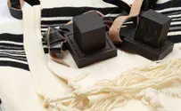 Sanitation crew helps NY man go dumpster diving for his tefillin