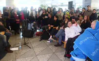 מוש בן ארי ריגש את ניצולת השואה