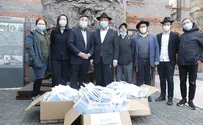 China: Chabad distributes masks for the elderly