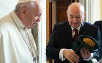 Jewish group bestows Golden Vision award on Pope Francis