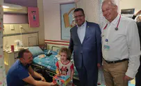 צילום: הדסה הפתעה לילדים המאושפזים: משלוח מנות מראש העיר משה ליאון
