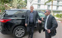 Gantz's trick: Will ask that Joint List be included in gov't