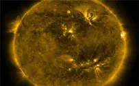 NASA SDO השמש מחייכת תרתי משמע
