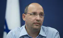 Report: Likud caves in to Blue and White demands