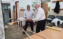 צפו: אפיית מצות עם הרב שמואל אליהו