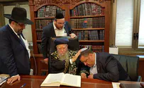 נפרדים ביגון עמוק            