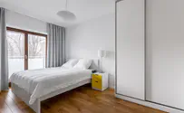Sliding door closet