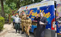ניידת השמחה שמנסה להקל על הכאב