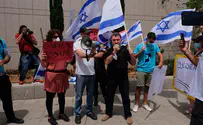 Протестующие требуют развязать солдатам руки