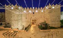 ערבי השפיל וירק על יהודי מבוגר בי-ם