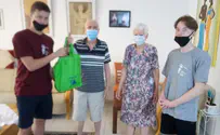 החניכים נתנו שי מיוחד לניצולי השואה