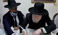 הרב לאו כתב אות בספר תורה לזכר עמית