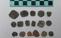 Civil Administration returns artifacts stolen by Arabs