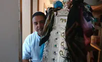 Parents emotional: Torah scroll in memory of Shir