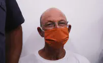 כדורגלן נוסף נגד הדגלים השחורים