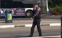 נתן דו"ח, והוריד את המסיכה לסנטר