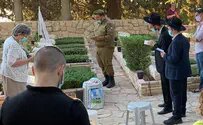 חרדים לצד חילונים באזכרת החייל