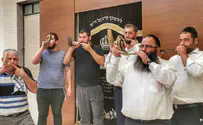כך חב"ד מכשירה אלפים לתקוע בשופר