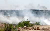 ערבים יורים רימון גז עם מטול מאולתר