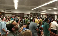 חי: ליל הושענא רבה בישיבה לצעירים