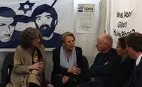 נעליים על שרת החוץ הצרפתית