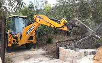 Civil Administration destroys illegal Khan a-Luban construction