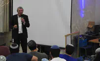 אפי איתם לוחם גדול, מנהיג ישר דרך